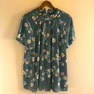 Torrid Women’s gray floral top. 2X